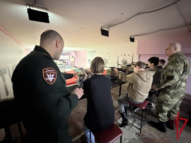 Стрелковый спорт: росгвардейцы вовлекают молодежь Колымы в здоровый содержательный досуг 