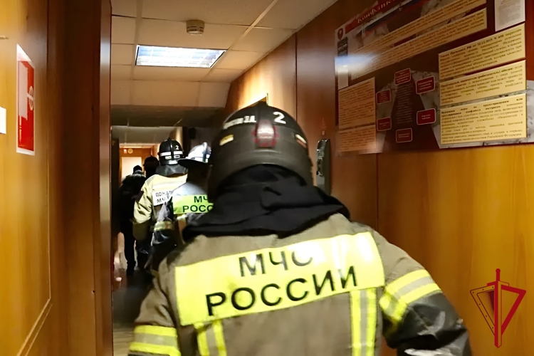На Колыме Росгвардия и МЧС провели совместную пожарно-тактическую тренировку
