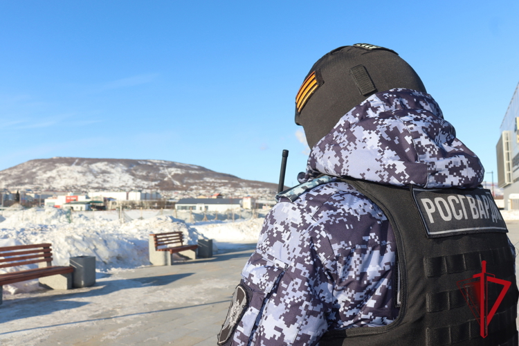 Сотрудники Росгвардии пресекли нарушение общественного порядка в хостеле Магадана