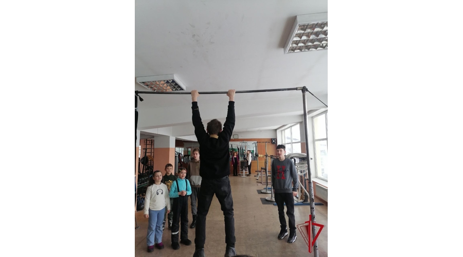 Воспитанники социального центра для несовершеннолетних посетили магаданский ОМОН «Гвардеец»