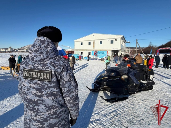 Росгвардейцы обеспечили правопорядок массового забега «Лыжня России-2026» в Магадане