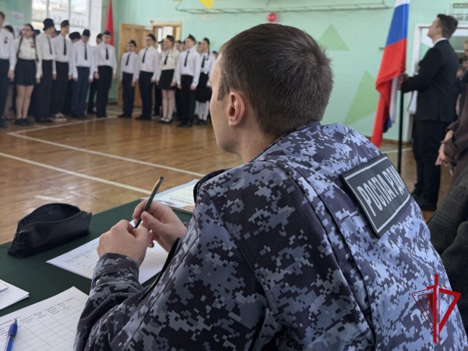 Офицеры Росгвардии выступили судьями городских смотров и военно-спортивных конкурсов в школах Колымы
