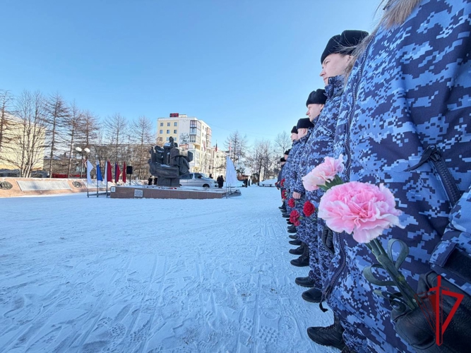 На Колыме росгвардейцы приняли участие в церемонии возложения цветов в преддверии Дня защитника Отечества 