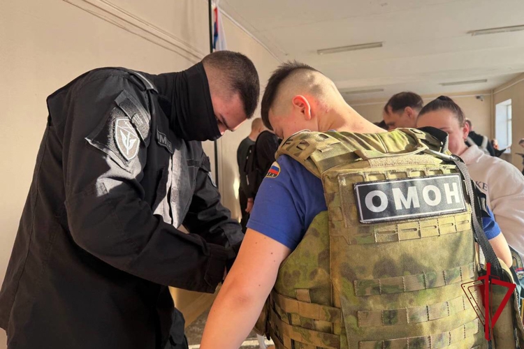 ОМОН «Гвардеец» принял эстафету проведения профориентационных встреч со студентами Магадана 