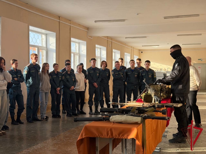 ОМОН «Гвардеец» принял эстафету проведения профориентационных встреч со студентами Магадана 