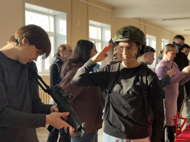 ОМОН «Гвардеец» принял эстафету проведения профориентационных встреч со студентами Магадана 
