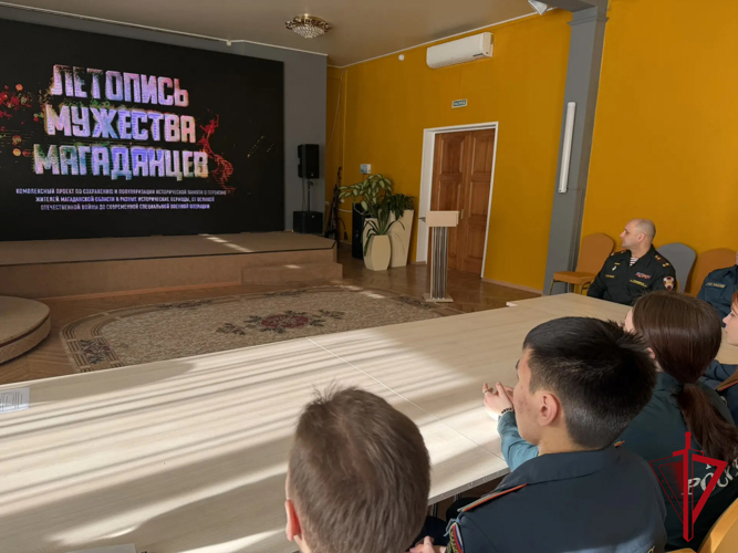 На Колыме офицер Росгвардии стал участником патриотической встречи с учащейся молодежью 