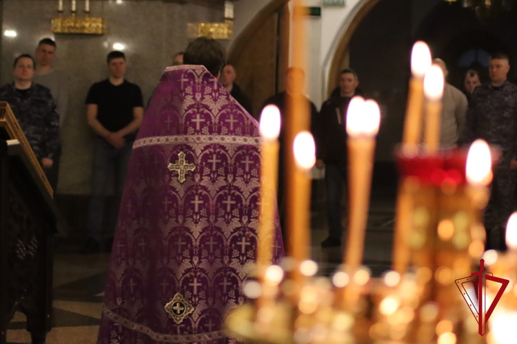 Молебен в честь юбилеев Росгвардии прошел в кафедральном соборе Магадана 