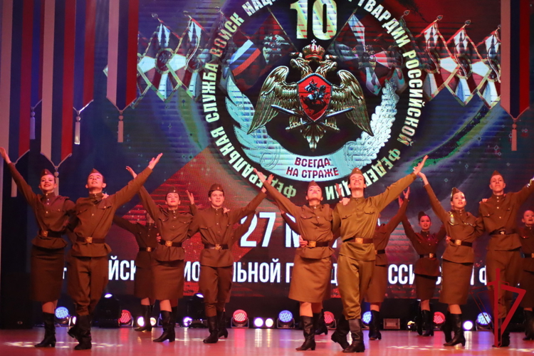 В Магадане торжественно отметили 10-летие Росгвардии и 215-ю годовщину создания войск правопорядка