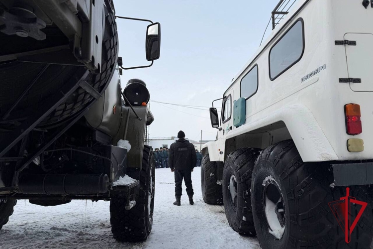 Росгвардия приняла участие в смотре готовности сил и средств к весеннему паводку на Колыме