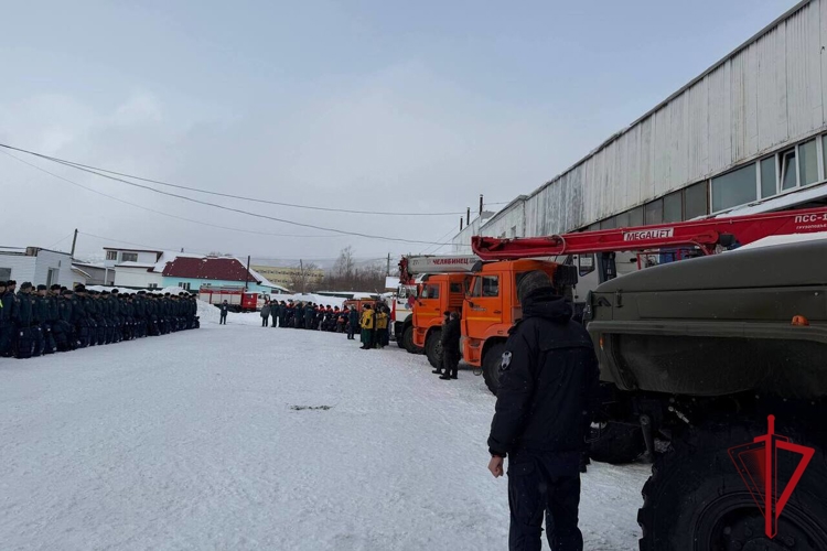 Росгвардия приняла участие в смотре готовности сил и средств к весеннему паводку на Колыме