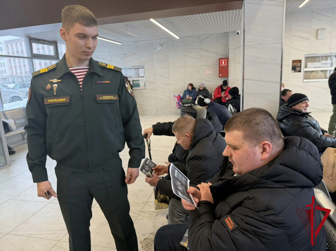 В столице Колымы продолжают работу пункты мобильной агитации «На службу в Росгвардию»