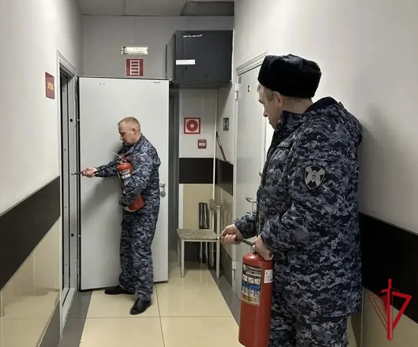 В Магадане Росгвардия и МЧС провели совместную пожарно-тактическую тренировку