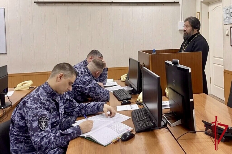 Иерей Василий Бызгаев провел духовную беседу с личным составом регионального управления Росгвардии