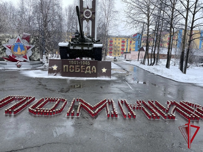 Сотрудники Росгвардии приняли участие в акции «Свеча Памяти» в Магаданской области