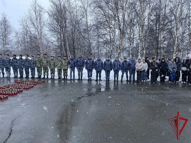Сотрудники Росгвардии приняли участие в акции «Свеча Памяти» в Магаданской области