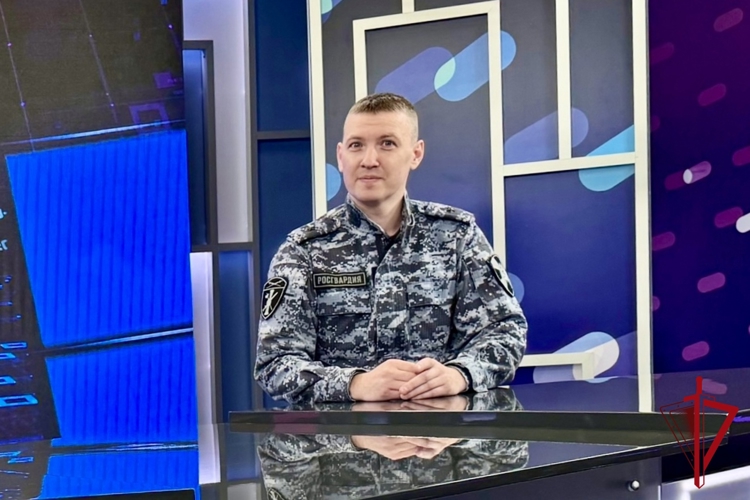 Офицер Росгвардии напомнил магаданским охотникам о правилах безопасного обращения с оружием