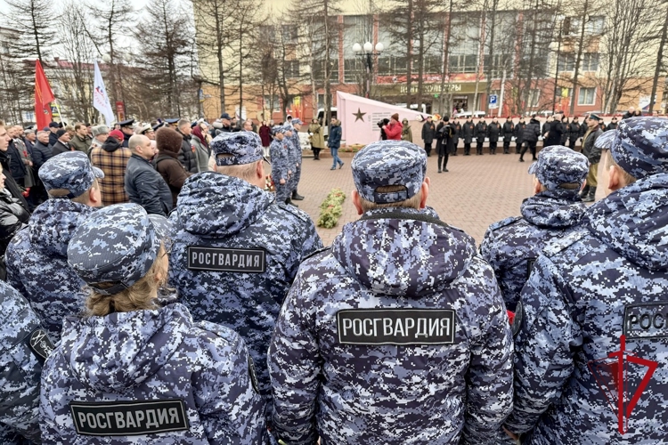 Накануне Дня Победы росгвардейцы приняли участие в церемониях памяти в Магадане