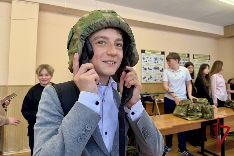 Сотрудники ОМОН Росгвардии стали участниками профилактической акции для молодежи на Колыме