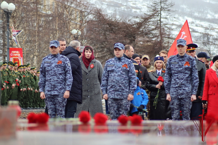 Накануне Дня Победы росгвардейцы приняли участие в церемониях памяти в Магадане