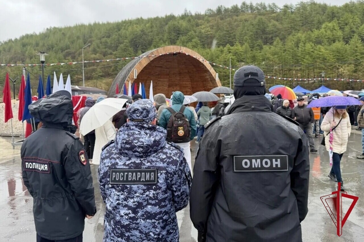 Безопасность гостей этнофестиваля обеспечили росгвардейцы на Колыме