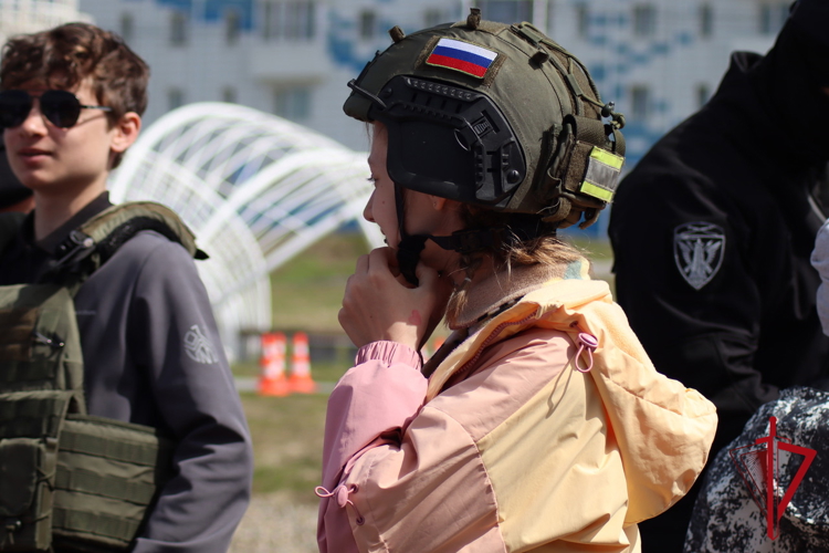 На Колыме Росгвардия приняла участие в открытии сезона профилактических акций для детей
