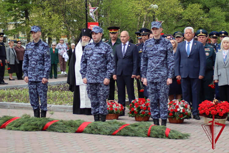В День памяти и скорби магаданские росгвардейцы возложили цветы к знаковым монументам