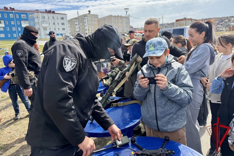 На Колыме Росгвардия приняла участие в открытии сезона профилактических акций для детей