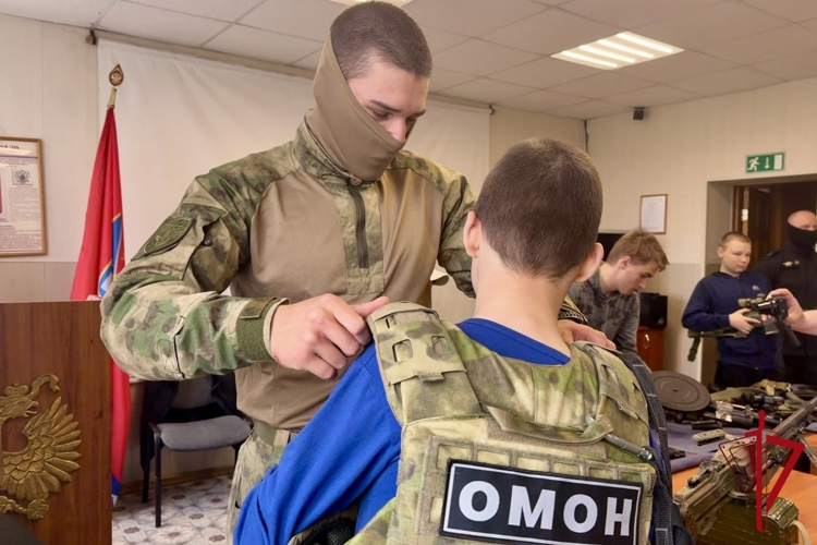 В магаданском ОМОН состоялась экскурсия для особенных гостей