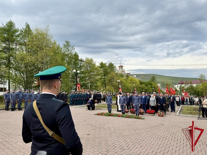 В День памяти и скорби магаданские росгвардейцы возложили цветы к знаковым монументам