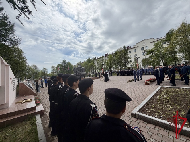 В День памяти и скорби магаданские росгвардейцы возложили цветы к знаковым монументам
