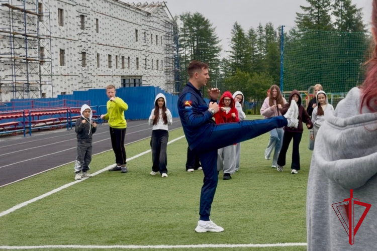 В магаданском «Северном Артеке» прошла акция «Зарядись энергией с Росгвардией»