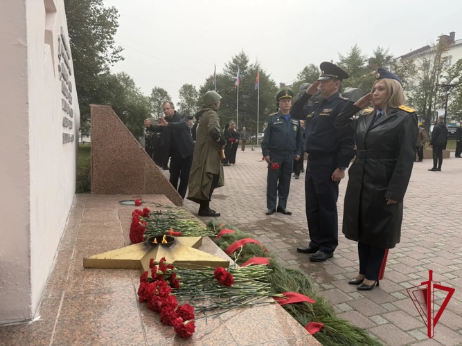 В Магадане росгвардейцы почтили память погибших героев и жертв терроризма  