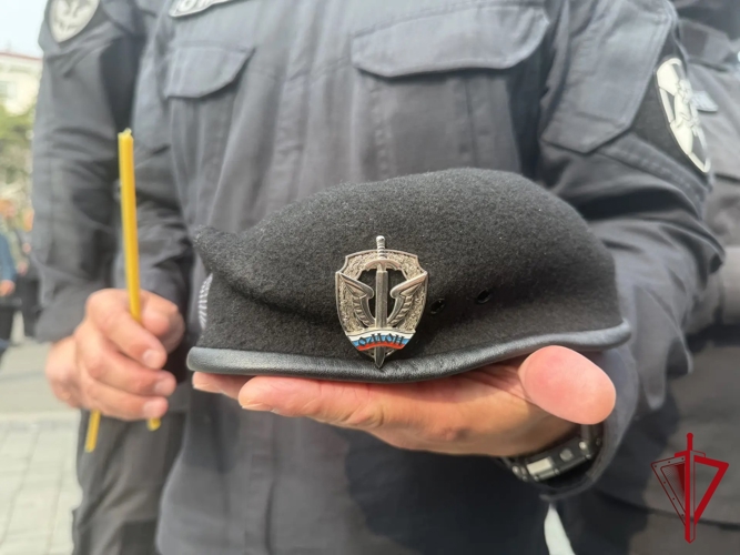В Магадане росгвардейцы почтили память погибших героев и жертв терроризма  