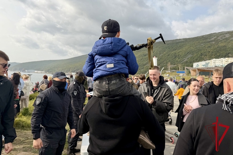 Росгвардейцы приняли участие в патриотической акции Тихоокеанского флота в Магадане