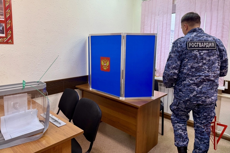 Магаданские росгвардейцы реализуют избирательное право в Единый день голосования