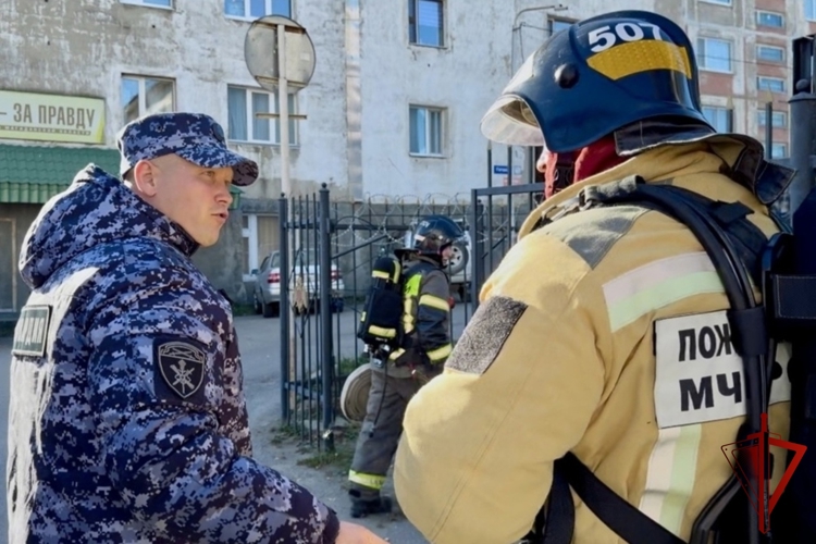 В Магадане сотрудники Росгвардии и МЧС провели совместную пожарную тренировку