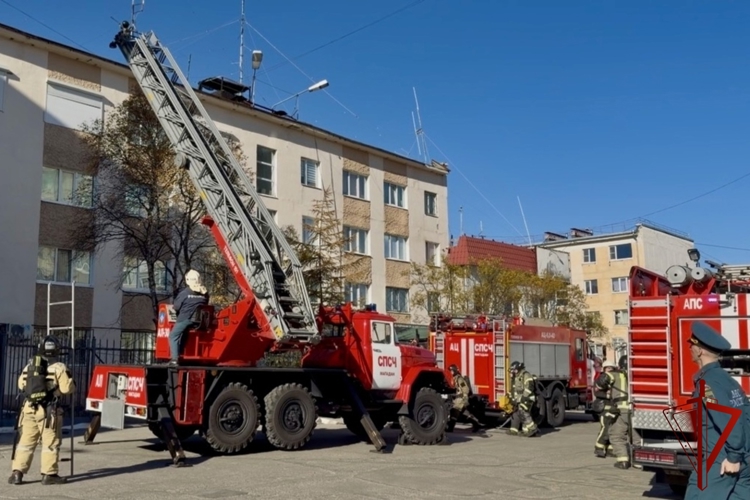 В Магадане сотрудники Росгвардии и МЧС провели совместную пожарную тренировку