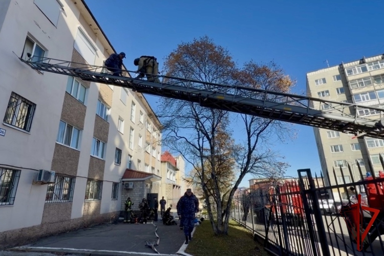 В Магадане сотрудники Росгвардии и МЧС провели совместную пожарную тренировку