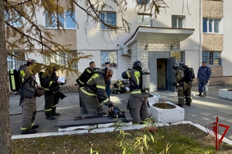 В Магадане сотрудники Росгвардии и МЧС провели совместную пожарную тренировку
