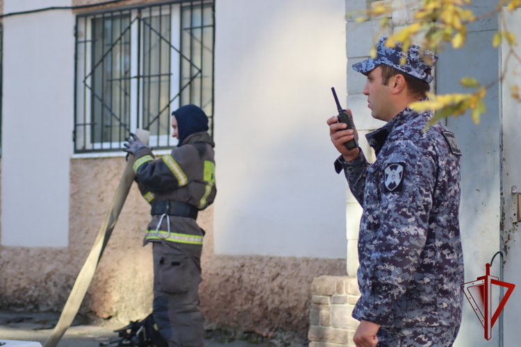 В Магадане сотрудники Росгвардии и МЧС провели совместную пожарную тренировку