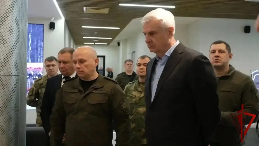 В Магадане отметили заслуги росгвардейцев и показали новейшие средства связи