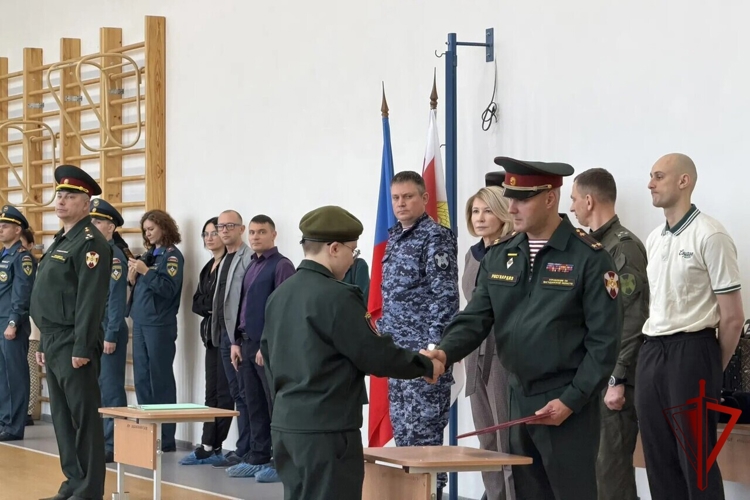В Магадане юные росгвардейцы торжественно дали клятву кадета