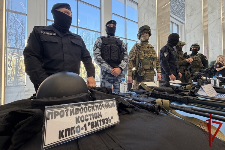 Колымчане узнали о преимуществах  службы в Росгвардии на Ярмарке профессий 