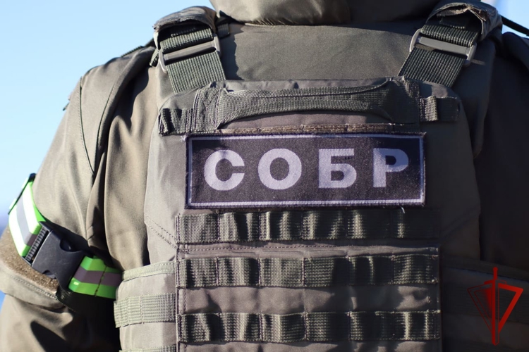 На Колыме при содействии Росгвардии задержана подозреваемая в наркосбыте 